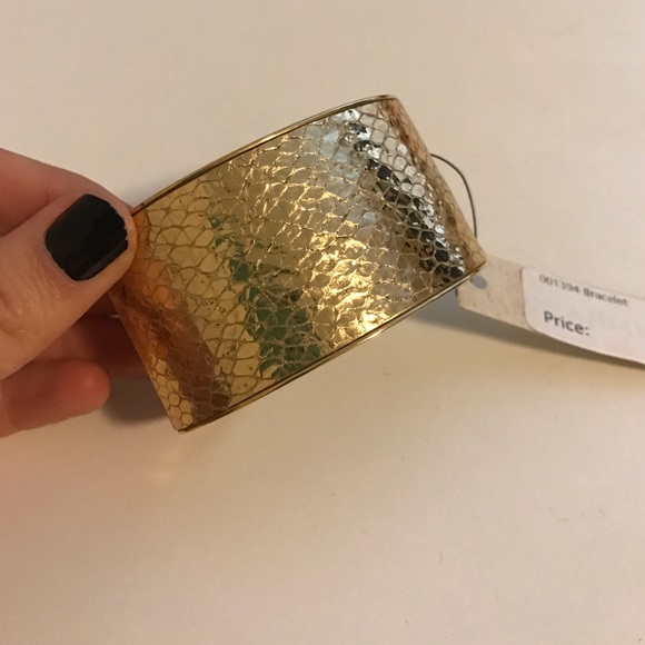 Gold bangle - Picture 2 of 3
