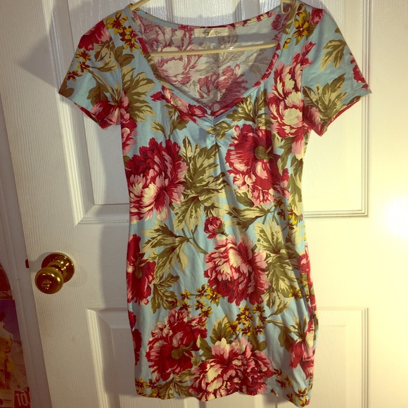Fitted, Floral/Hawaiian Print Dress, Gently Worn