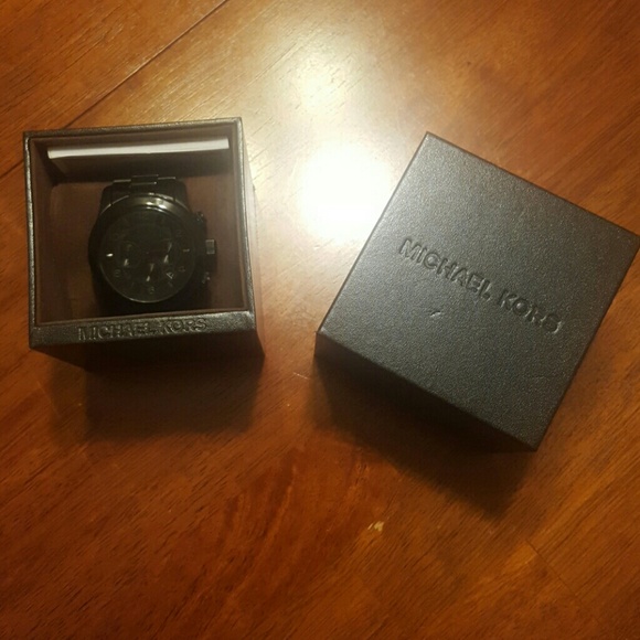 Michael Kors watch - Picture 2 of 3