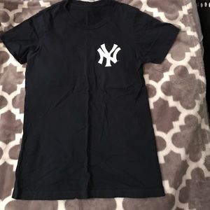 Yankees tshirt