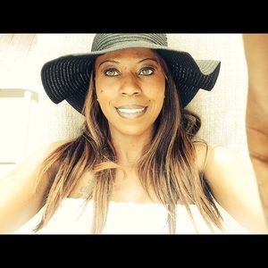 Meet your Posher, Lola