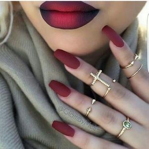 Meet your Posher, Claire