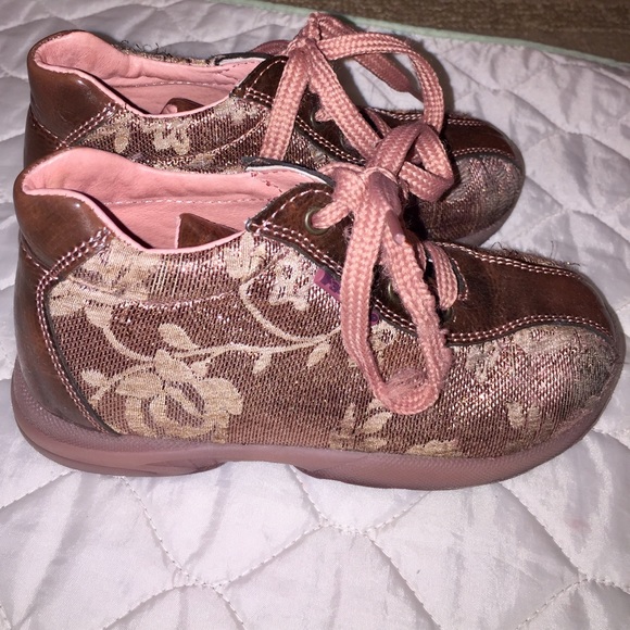 Naturino Other - *HP* Falcotto Naturino lace shoes size 26-10 Cute!