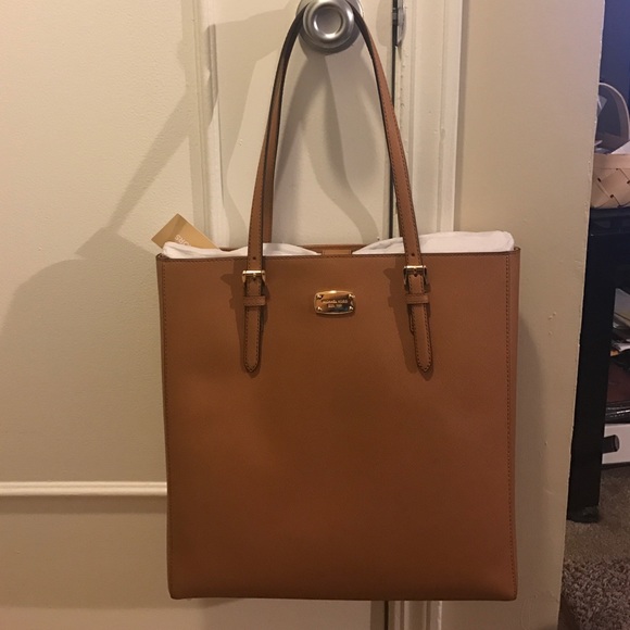 Brand new with Tag, never used, 100% authentic.