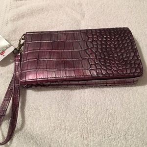 NWT Mundi wristlet
