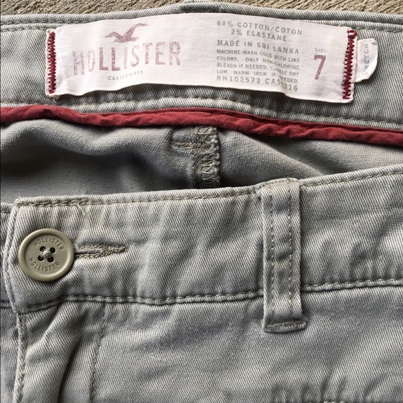 Hollister khaki Stretch capri sz 7