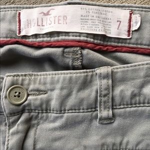 Hollister khaki Stretch capri sz 7