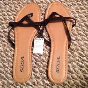 Tillys flip flops