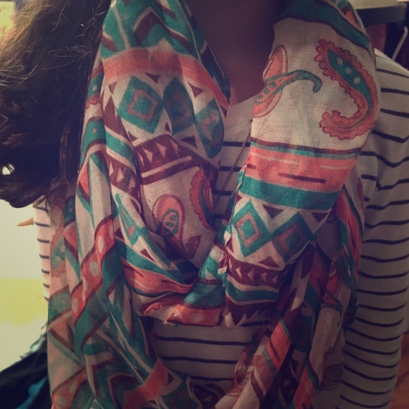 3 circle scarfs.