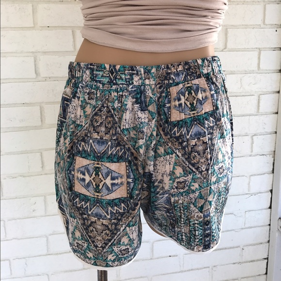 ⭐️Colorful geometric high waisted shorts - Picture 3 of 3