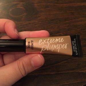 Victoria's Secret Extreme Plumper