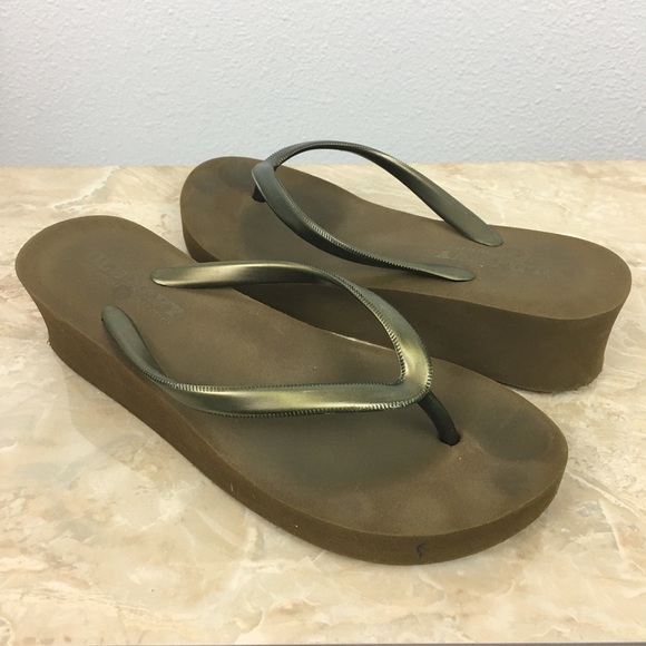 Old Navy Bundle of Thong Wedges - Picture 2 of 4