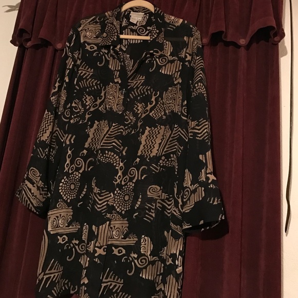 Long Sheer jacket that dresses up any outfit. BLK