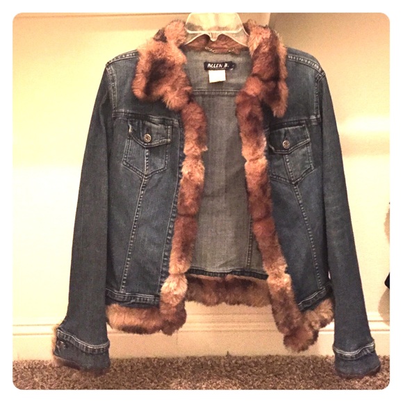 Denim jacket with faux fur.