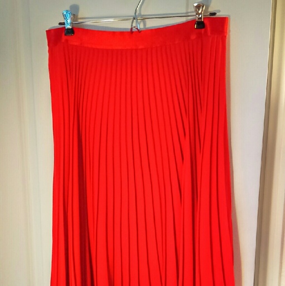 Express pleated red skirt like new