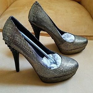 Rachel Roy Platform  pumps  (Okay to Bundle)
