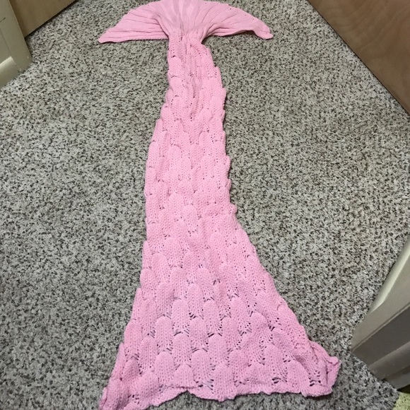 Rosebud scaled mermaid tail blanket-kids