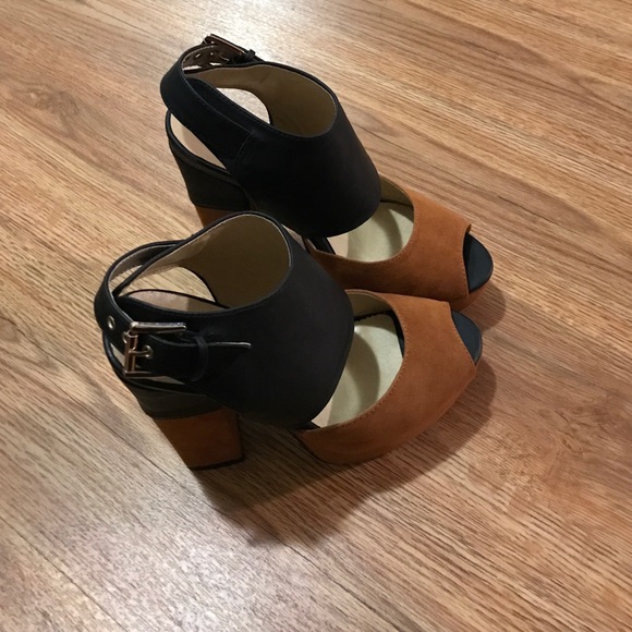 Brand new colorblock heels. Just Fab. - Picture 3 of 4