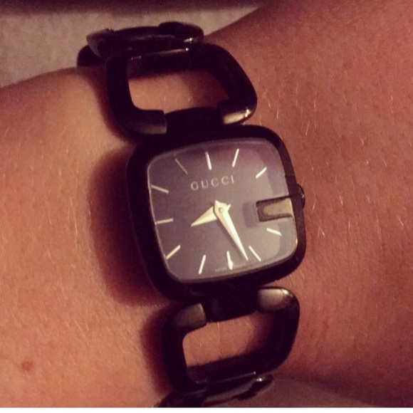 Woman's Gucci watch - Picture 1 of 2