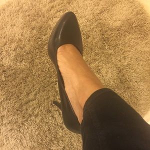 Like new 9 West platform pumps.