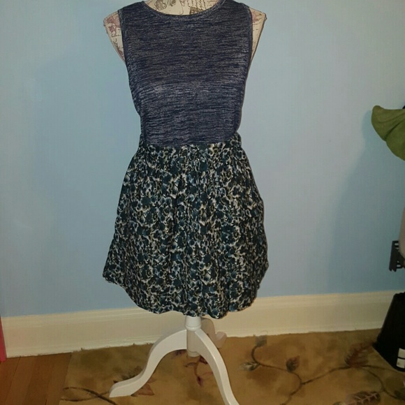 Printed floral skirt.  POCKETS! - Picture 1 of 4