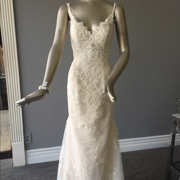 Casa Blanca Wedding Dress - Picture 1 of 4