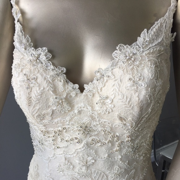 Casa Blanca Wedding Dress - Picture 4 of 4