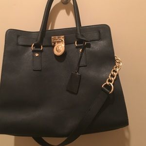 Micheal kors purse and matching wallet