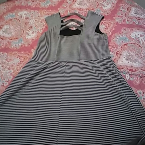 Dress - Picture 2 of 2