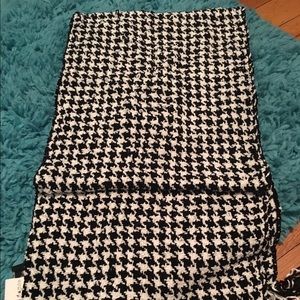 Black and white scarf
