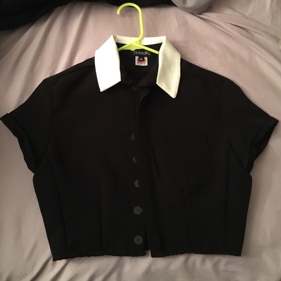 Deandri Collared Crop