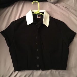 Deandri Collared Crop