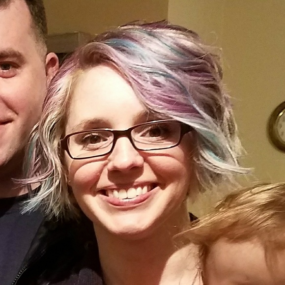 Meet your Posher, Beth - Picture 2 of 2