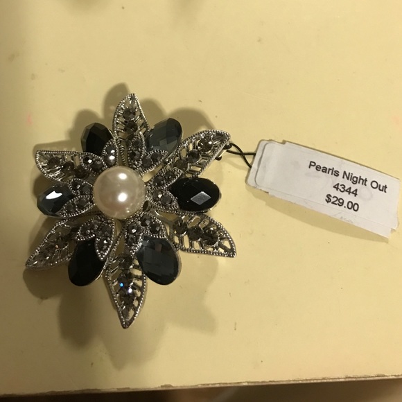 Premier designs brooch