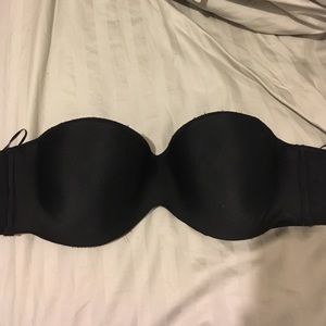 Black strapless bra