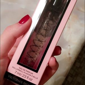 Victoria's Secret : Tease rollerball perfume