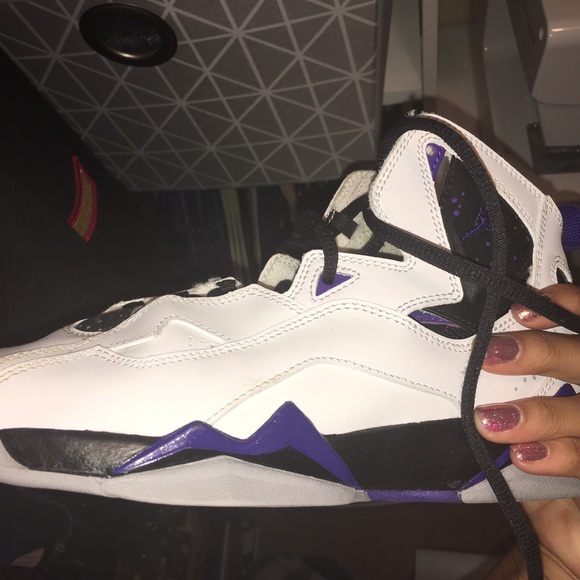JORDAN AIR BASKETBALL SHOES, SIZE 5.5Y
