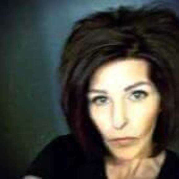 Meet your Posher, Gina - Picture 2 of 4