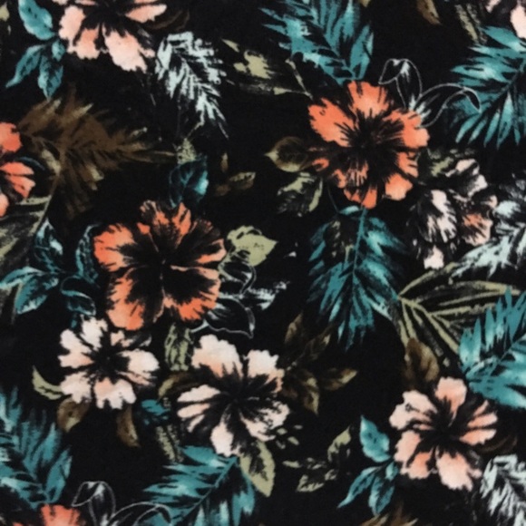 *GIFTED* Crop-ish Floral Tee - Picture 3 of 3