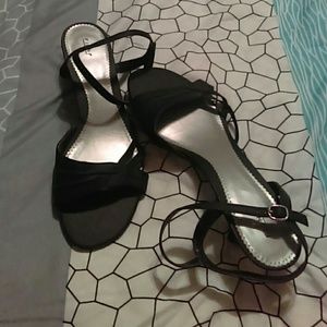 Fioni sandals