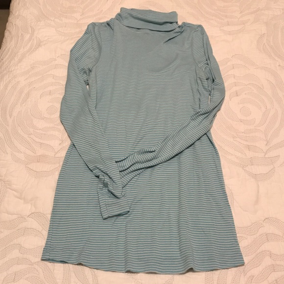 Maternity Turtle Neck. Size M.