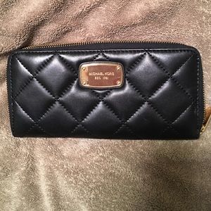 Michael kors black Hamilton wallet.