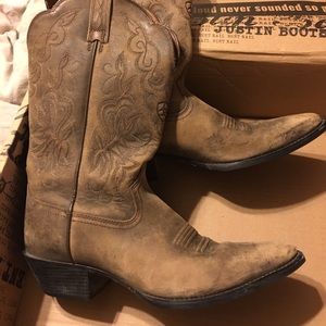 Artiat light brown pointed toe cowboy boot