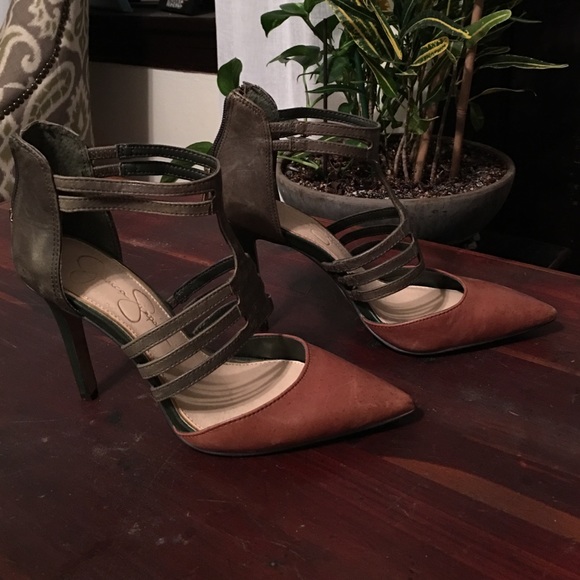 Jessica Simpson size 6.5 green and tan stilettos.