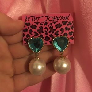 Gorgeous Brand New Betsey Johnson Earrings🎀💎