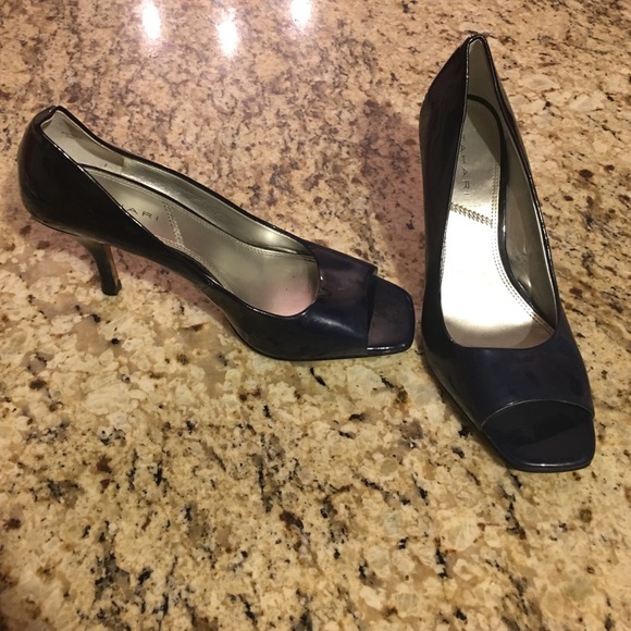Tahari cobalt blue work heel.