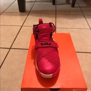 LEBRON SOLDIER IX size 7y