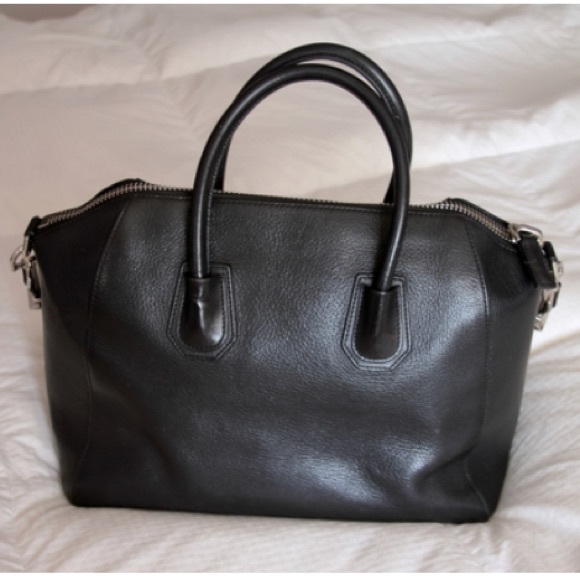 SOLD Givenchy Antigona Med leather bag - Picture 2 of 4