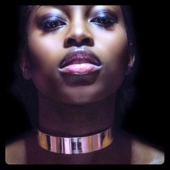Woman's Choker