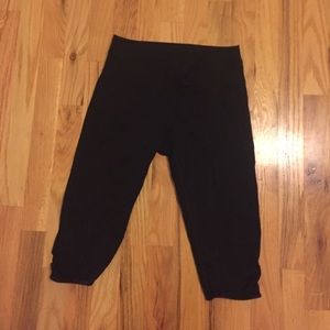 Lululemon below the knee leggings